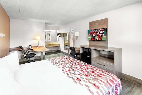 Superior Room, 1 King Bed (Smoke Free) | Laptop workspace, free cribs/infant beds, free WiFi, bed sheets - Red Roof Inn Indianapolis North - College Park (Indianapolis)