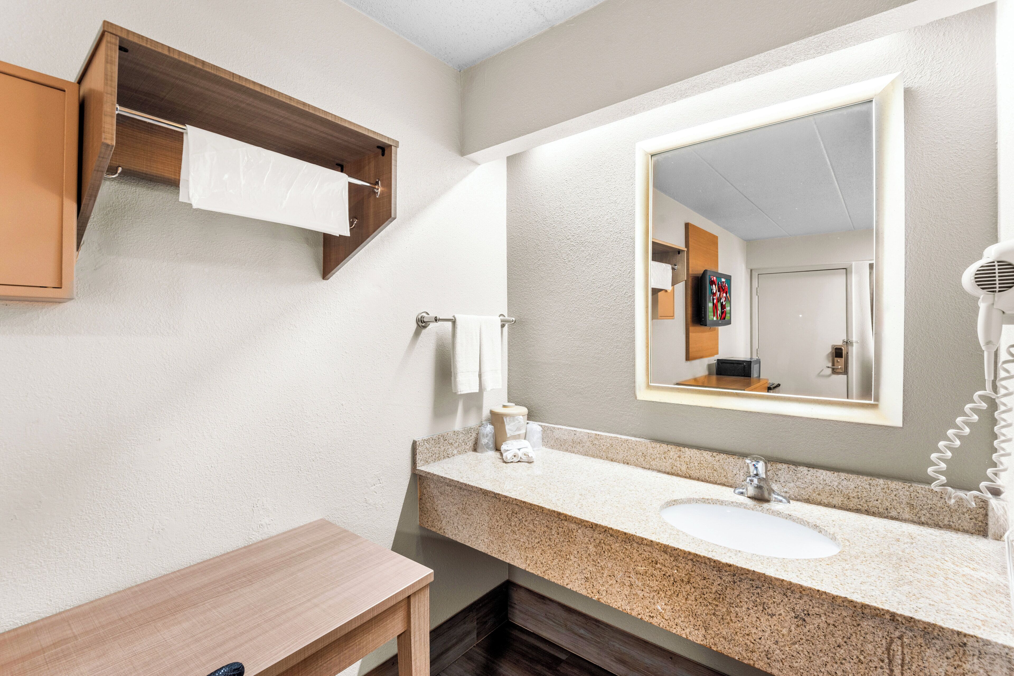 Photo - Red Roof Inn Indianapolis North - College Park