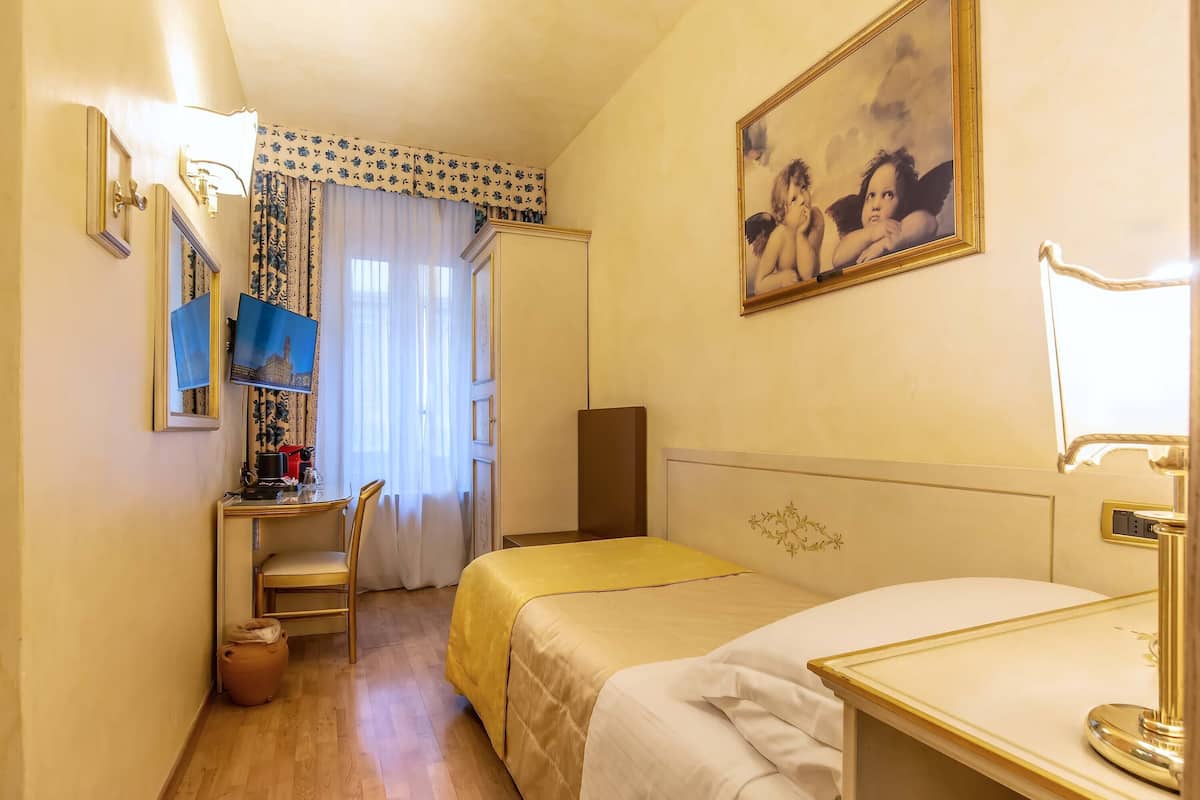 Single Room | Hypo-allergenic bedding, free minibar items, in-room safe, desk