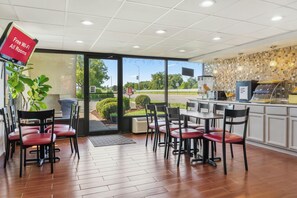 Breakfast area - Red Roof Inn Wheelersburg (Wheelersburg)