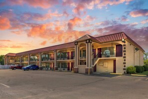 Front of property – evening/night - Red Roof Inn Wheelersburg (Wheelersburg)
