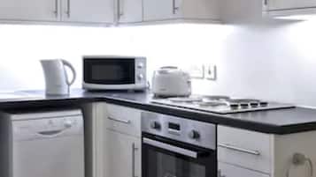 Apartment, 3 Bedrooms | Room amenity