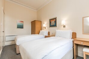 Leilighet, 3 soverom | Skrivebord, blendingsgardiner og strykejern/-brett