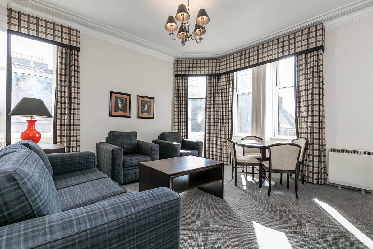 Apartment, 2 Bedrooms | Living room | TV