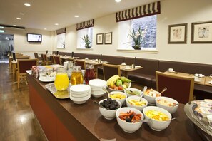 Tägliches Frühstücksbuffet gegen Gebühr