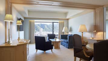 Cortinas blackout, ferros/tábuas de passar roupa, Wi-Fi de cortesia