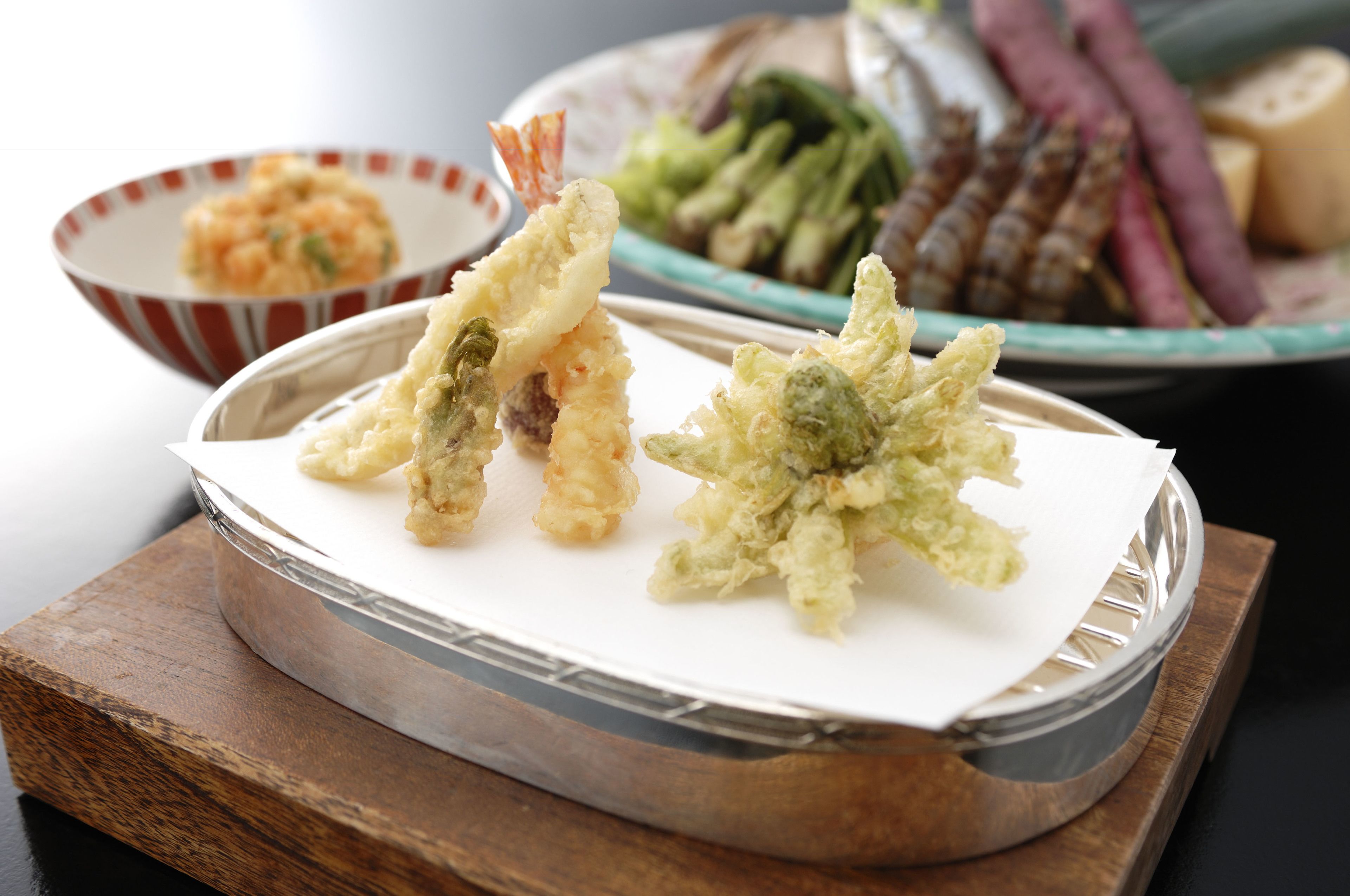 A tray with tempura shrimp and vegetables.
