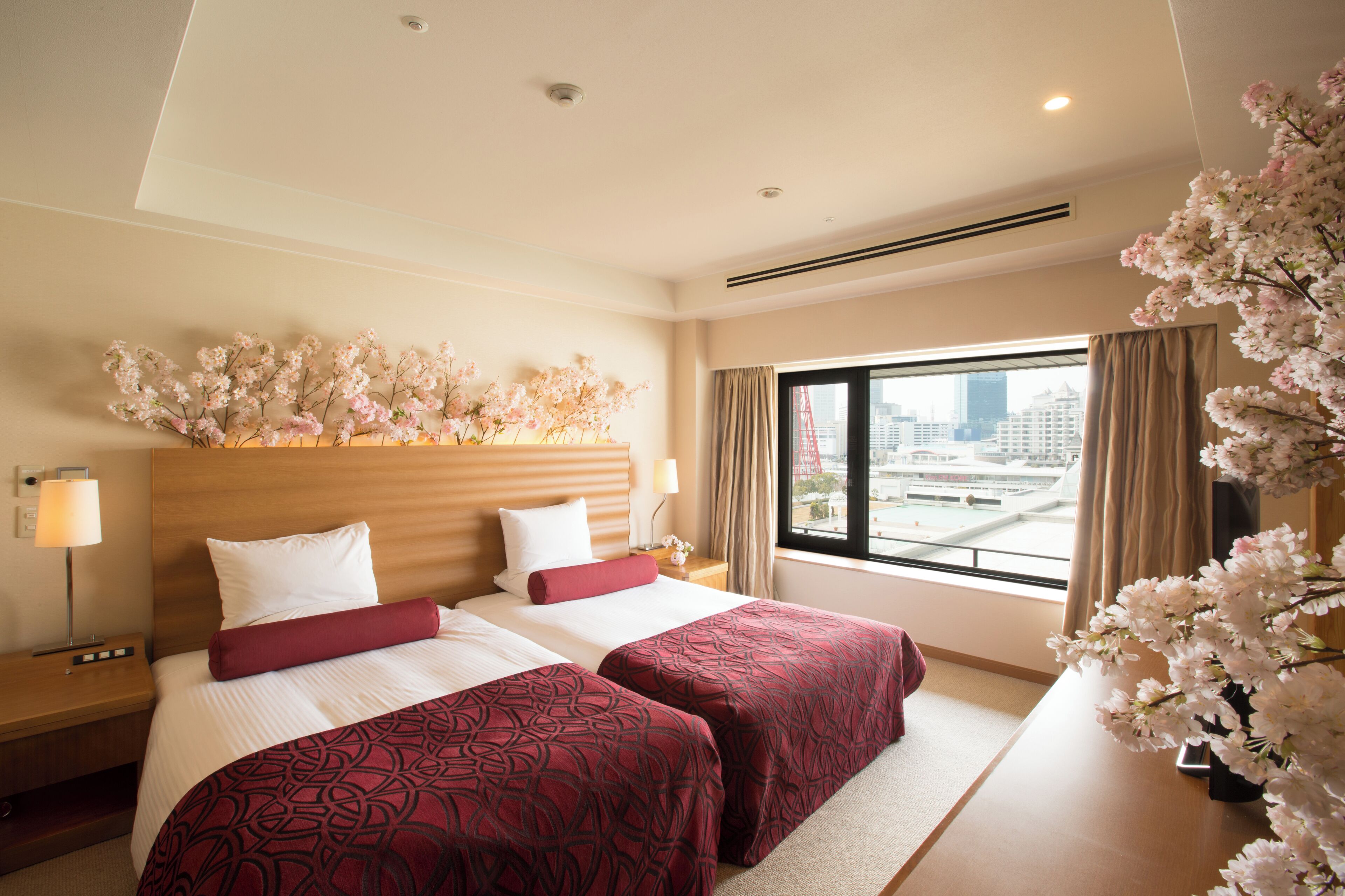 Family Twin Room, Non Smoking | Langsir/tirai gelap terus, seterika/papan seterika, Wi-fi percuma 