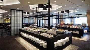 Daily buffet breakfast (JPY 3800 per person)