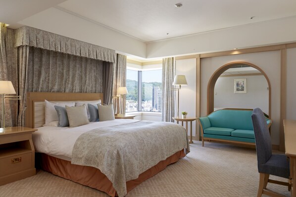 King or Double Suite, Smoking