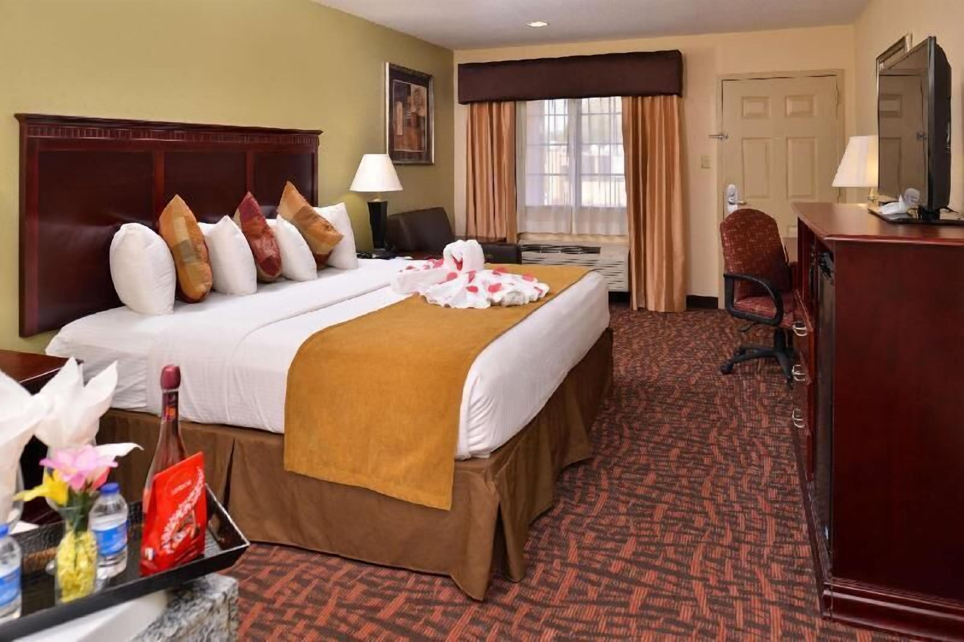 In-room safe, desk, laptop workspace, iron/ironing board