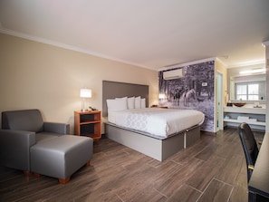 Caja de seguridad en la habitación y escritorio