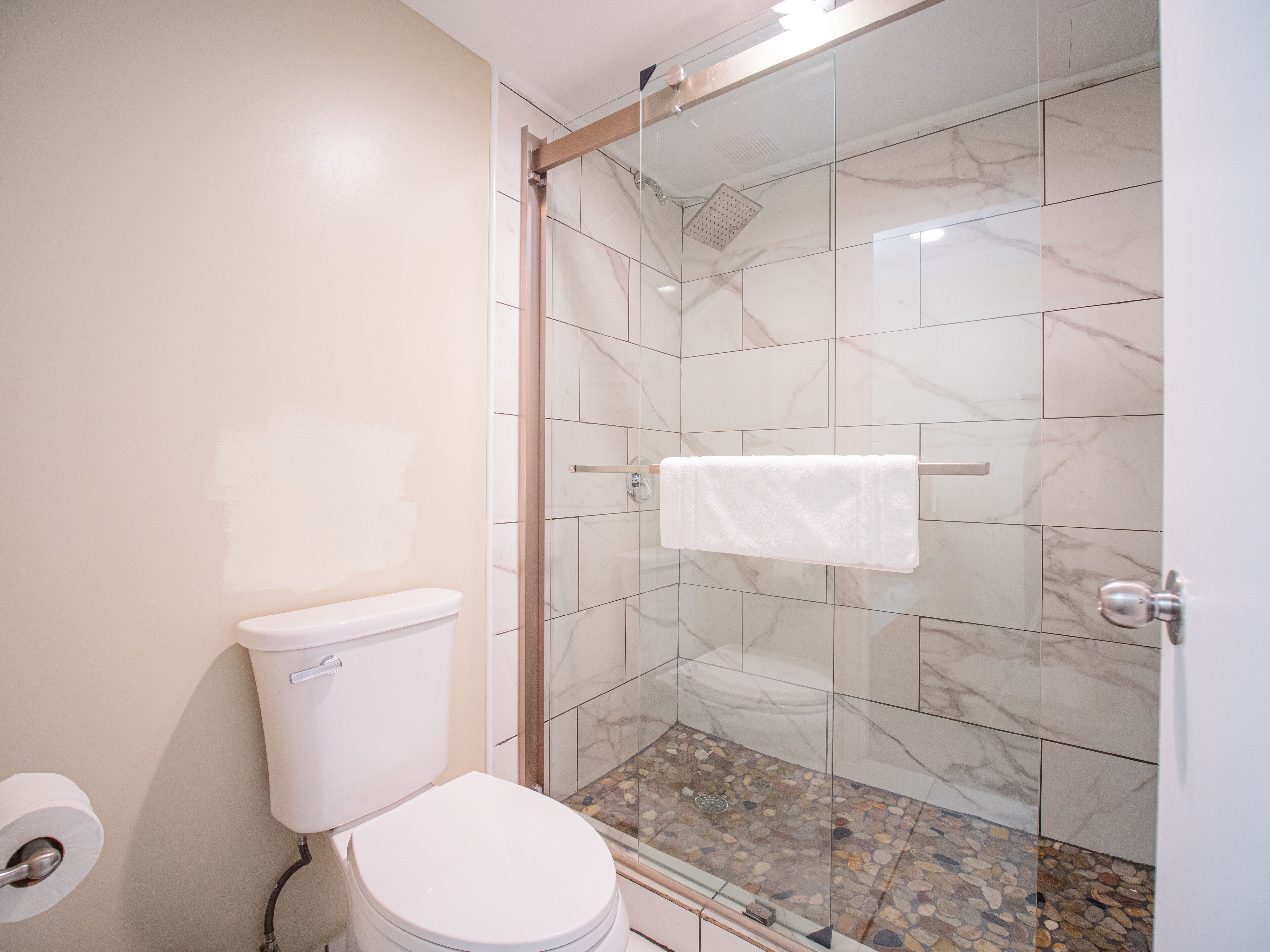 standard room, 1 king bed | bathroom | designer toiletries, hair dryer, towels, soap