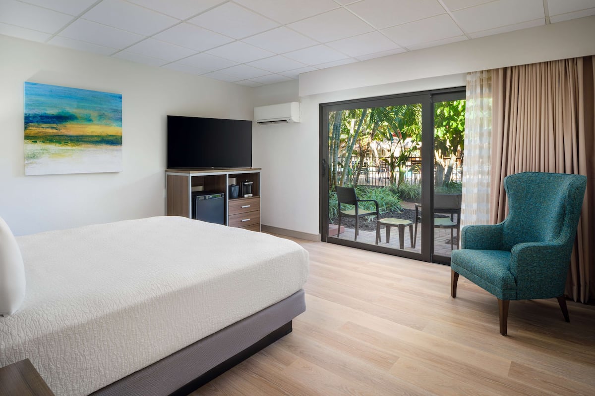 1 bedroom, desk, laptop workspace, blackout curtains