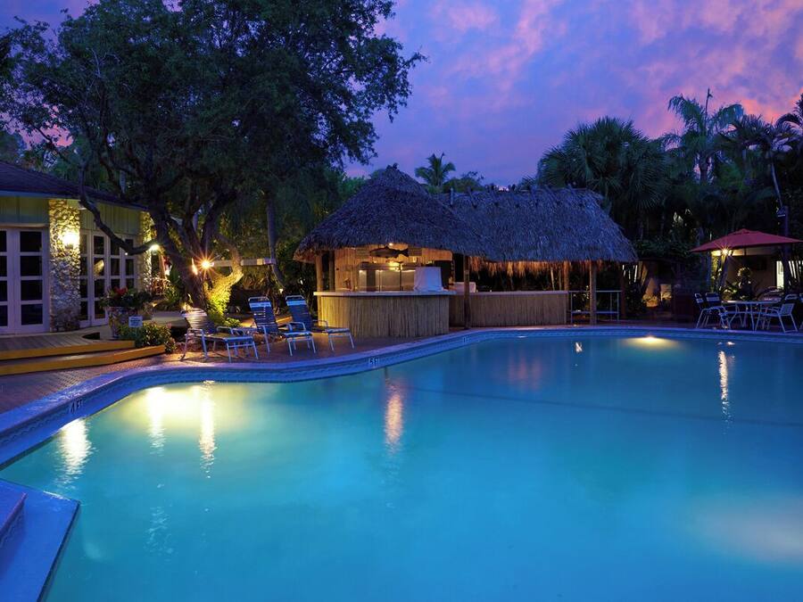 2 outdoor pools, a heated pool, pool umbrellas, sun loungers