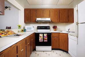 Fridge, coffee/tea maker