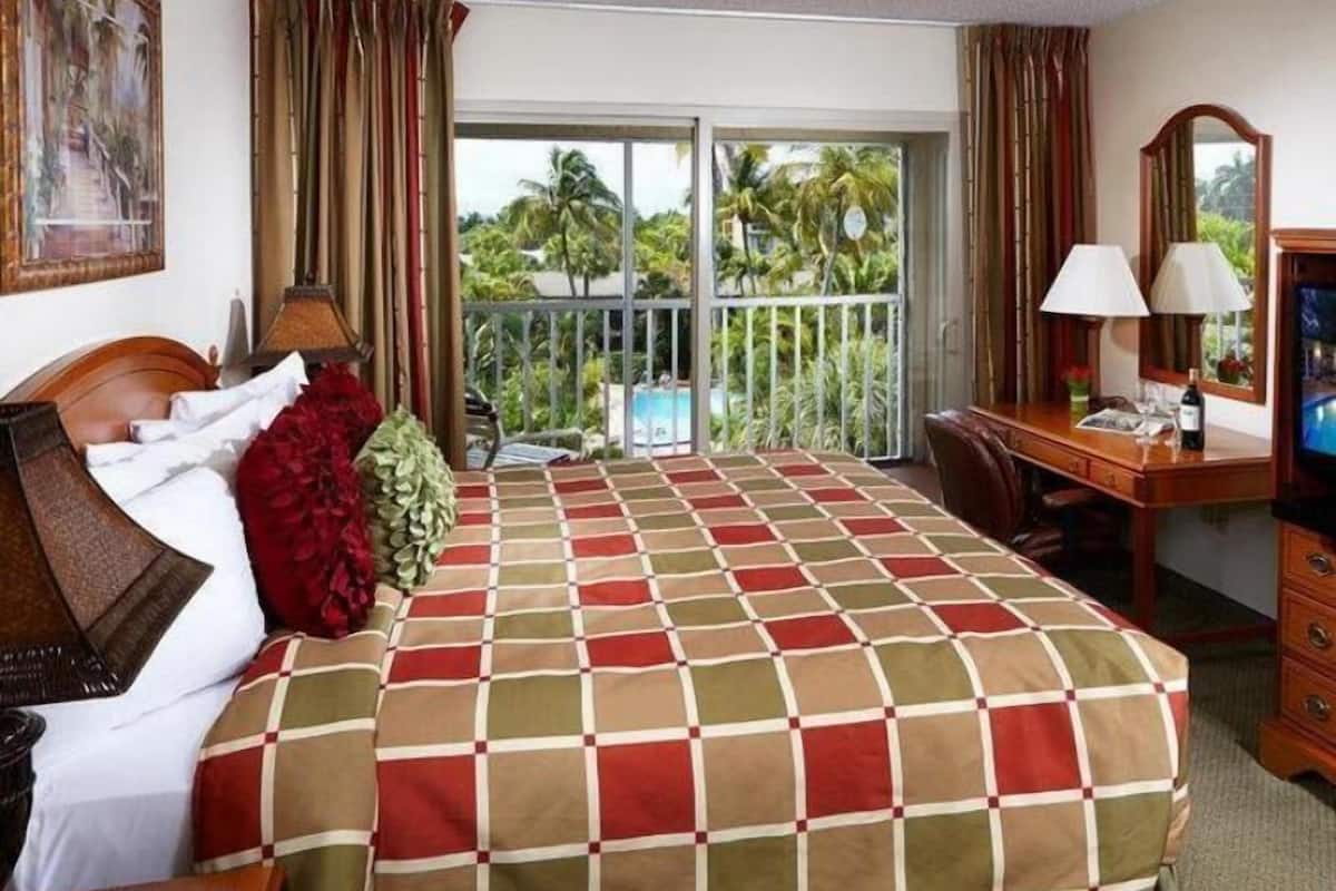 ستائر تعتيم ومكواة/لوح كي وواي فاي مجانًا وملاءات أسرّة