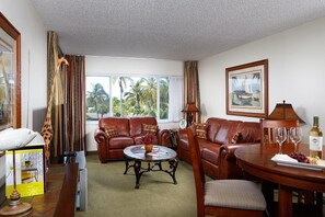 Blackout curtains, iron/ironing board, free WiFi, bed sheets - Best Western Naples Inn & Suites (Naples)