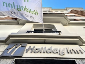 Front of property - Holiday Inn Paris - Auteuil by IHG (Paris)