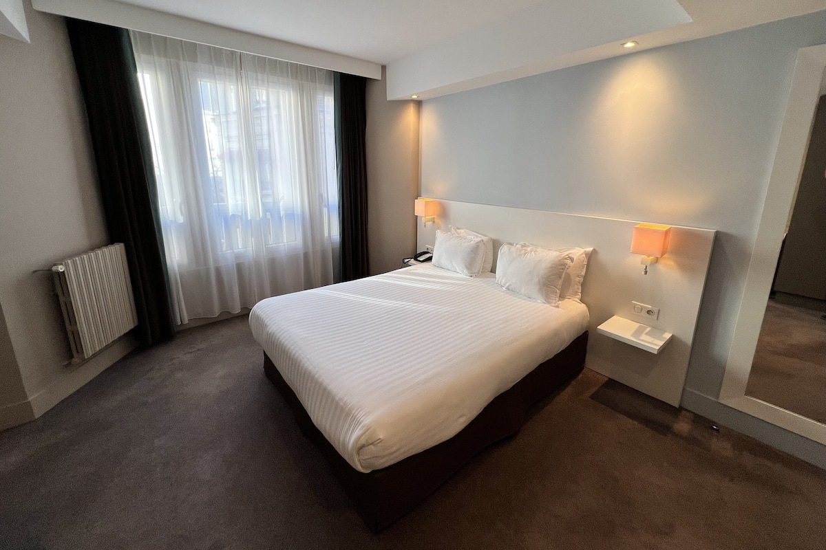 Minibar, in-room safe, desk, soundproofing