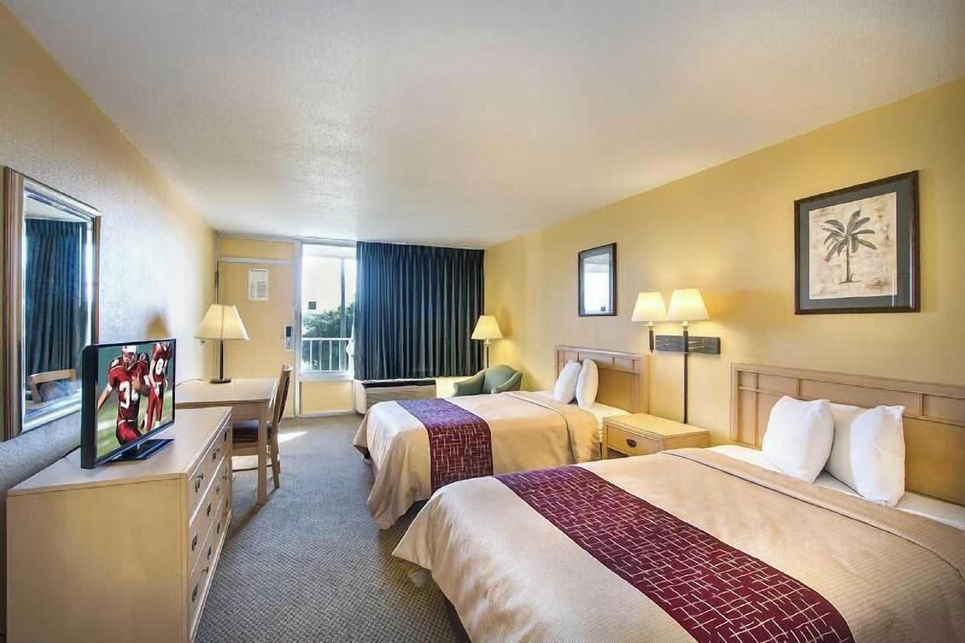 Desk, iron/ironing board, free rollaway beds, free WiFi