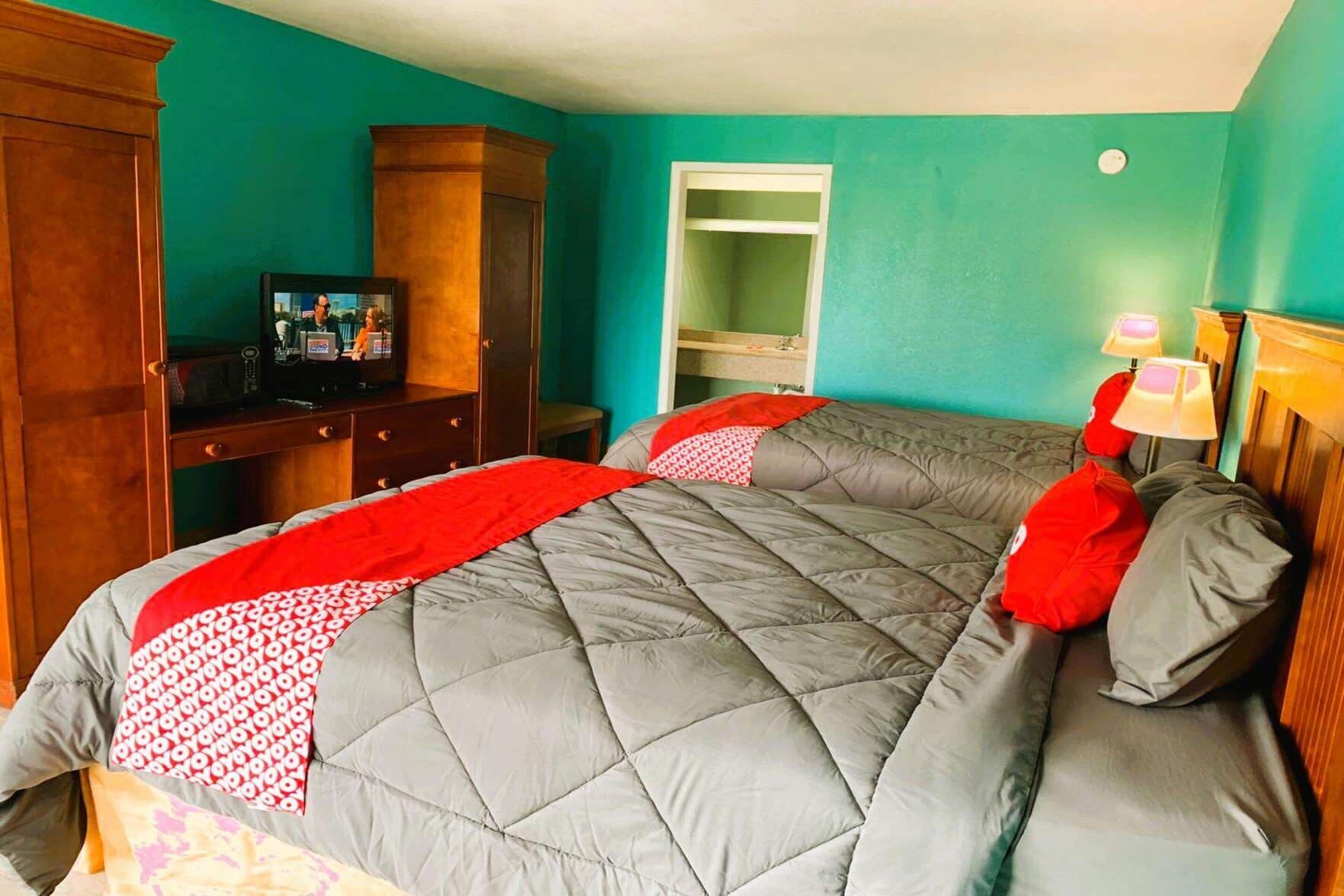 Desk, iron/ironing board, free rollaway beds, free WiFi