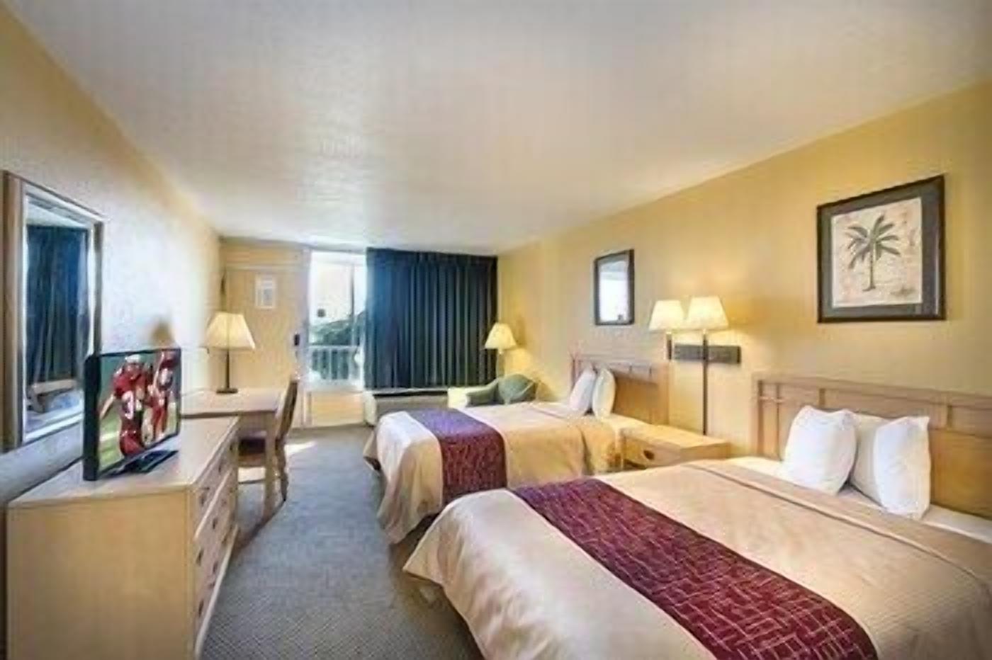 Desk, iron/ironing board, free rollaway beds, free WiFi