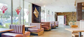 OYO Hotel Dundee By Crystal Lake