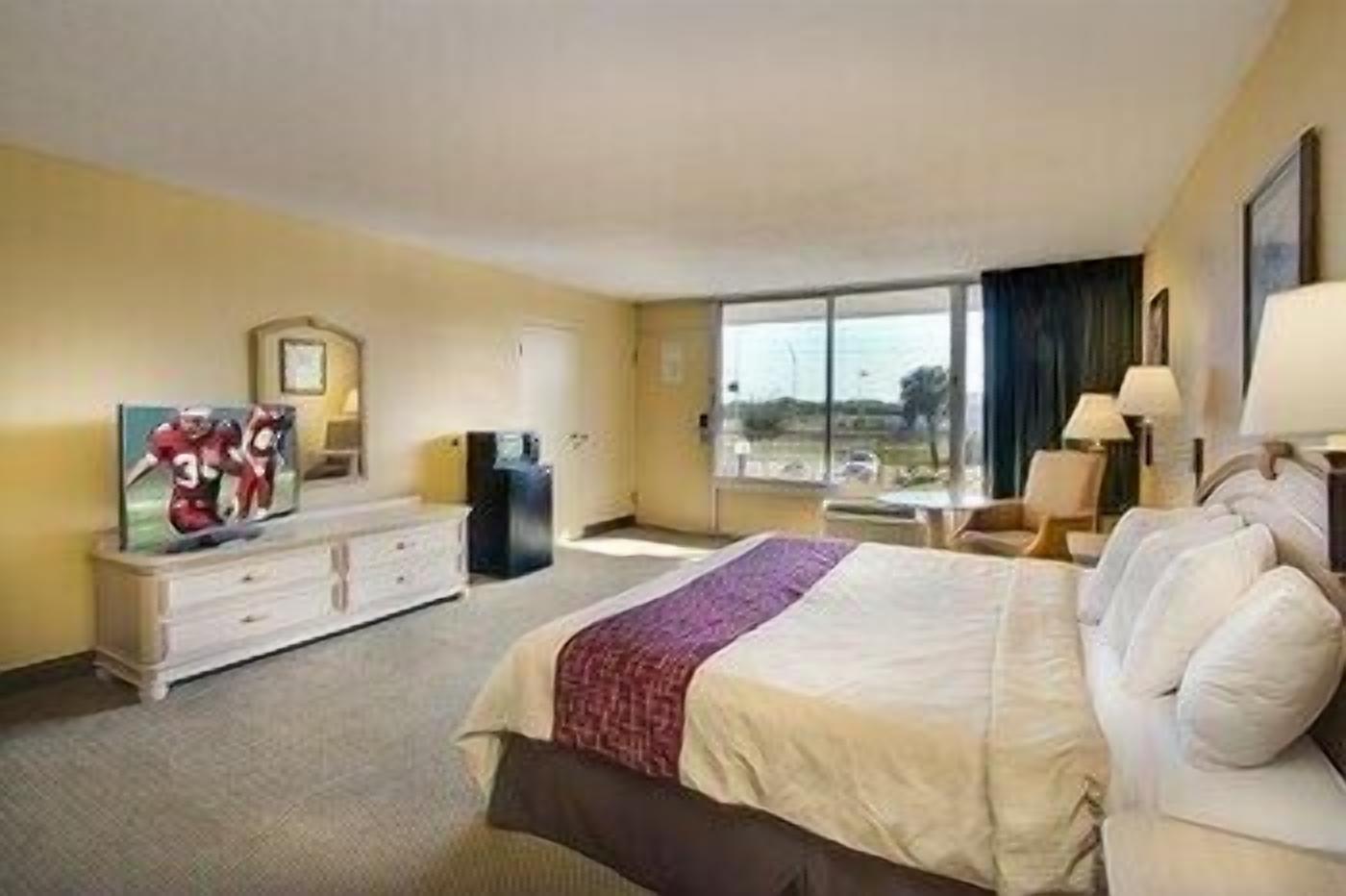 Desk, iron/ironing board, free rollaway beds, free WiFi