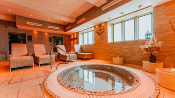 Couples treatment room(s), sauna, hot tub, steam room