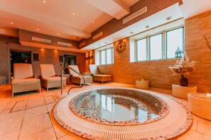 Salas de tratamientos para parejas, sauna, bañera de hidromasaje 