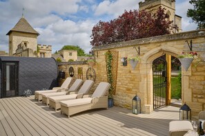 Couples treatment rooms, sauna, hot tub, steam room, Turkish bath