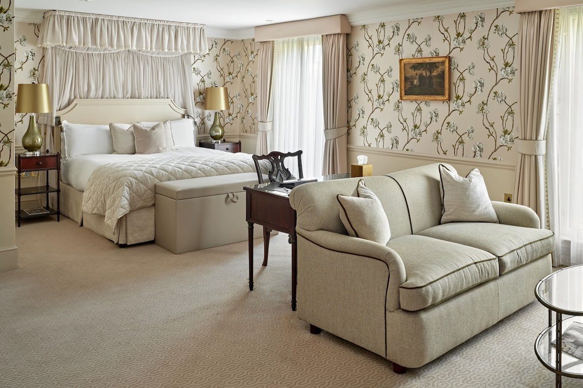 Junior Suite | Egyptian cotton sheets, premium bedding, Tempur-Pedic beds, minibar