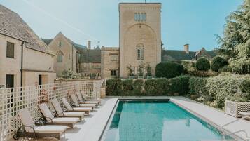 Outdoor pool, sun loungers