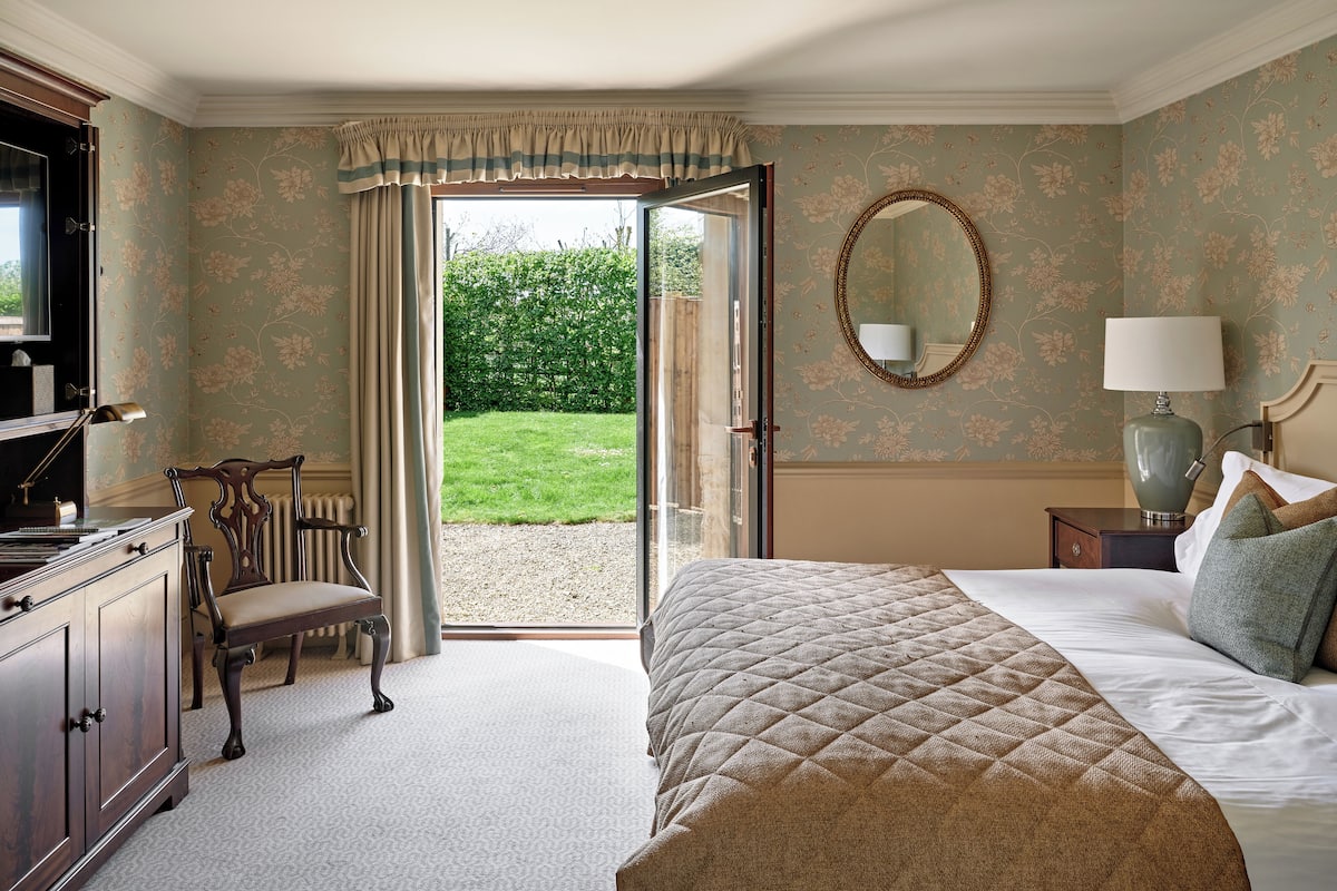 Classic Room (Private Garden) | Egyptian cotton sheets, premium bedding, Tempur-Pedic beds, minibar