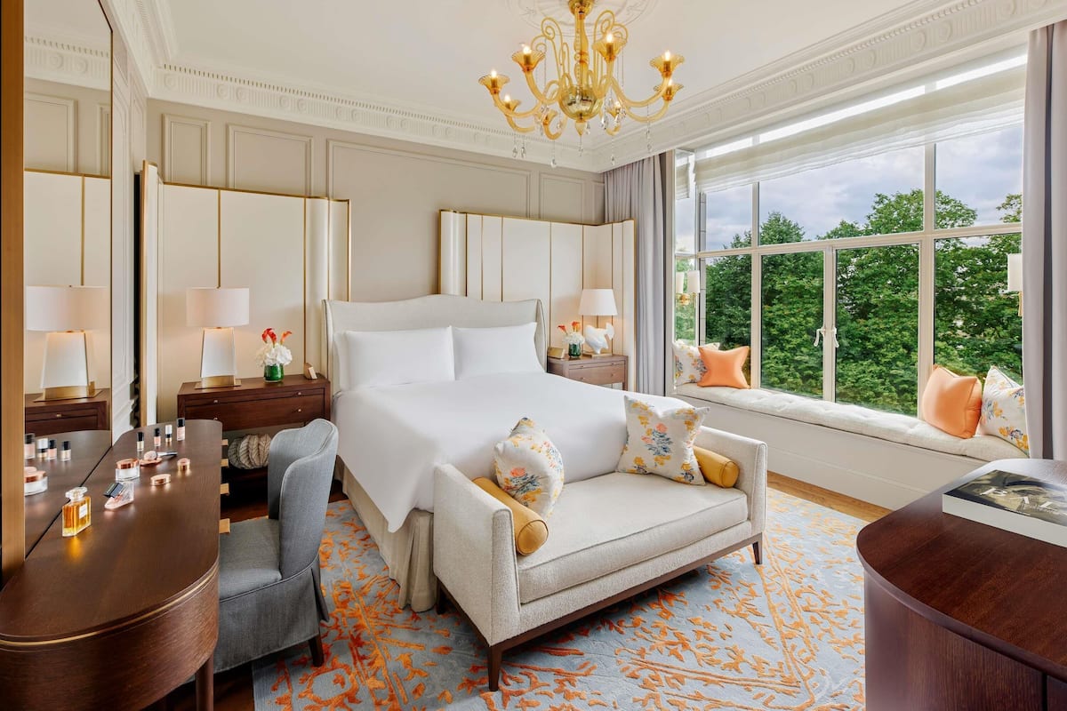 1 bedroom, premium bedding, down duvets, minibar