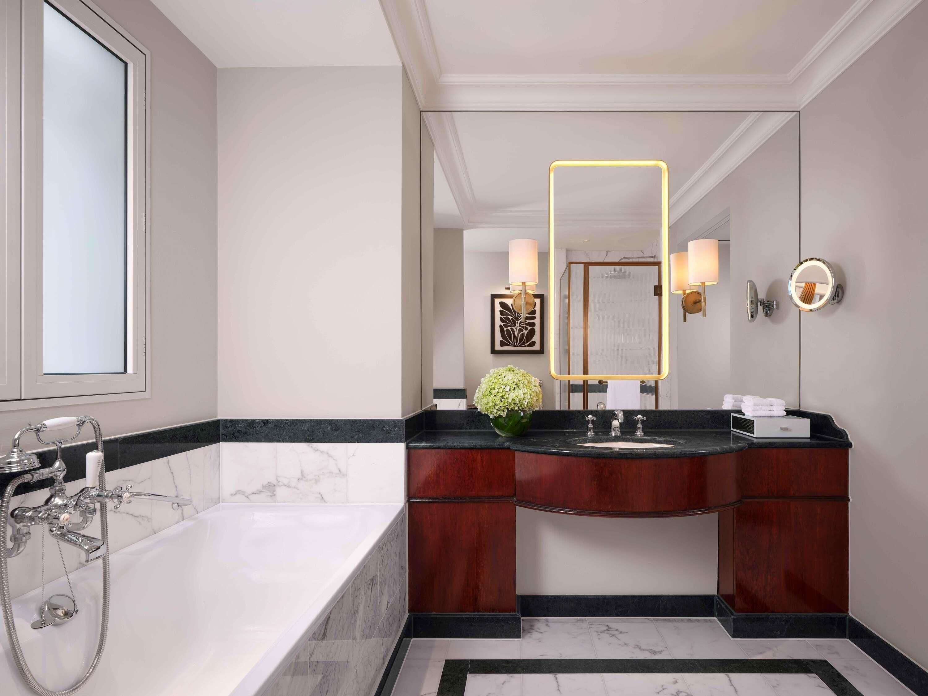 Habitación de lujo, 1 cama King size | Ropa de cama de alta calidad, edredón y minibar 