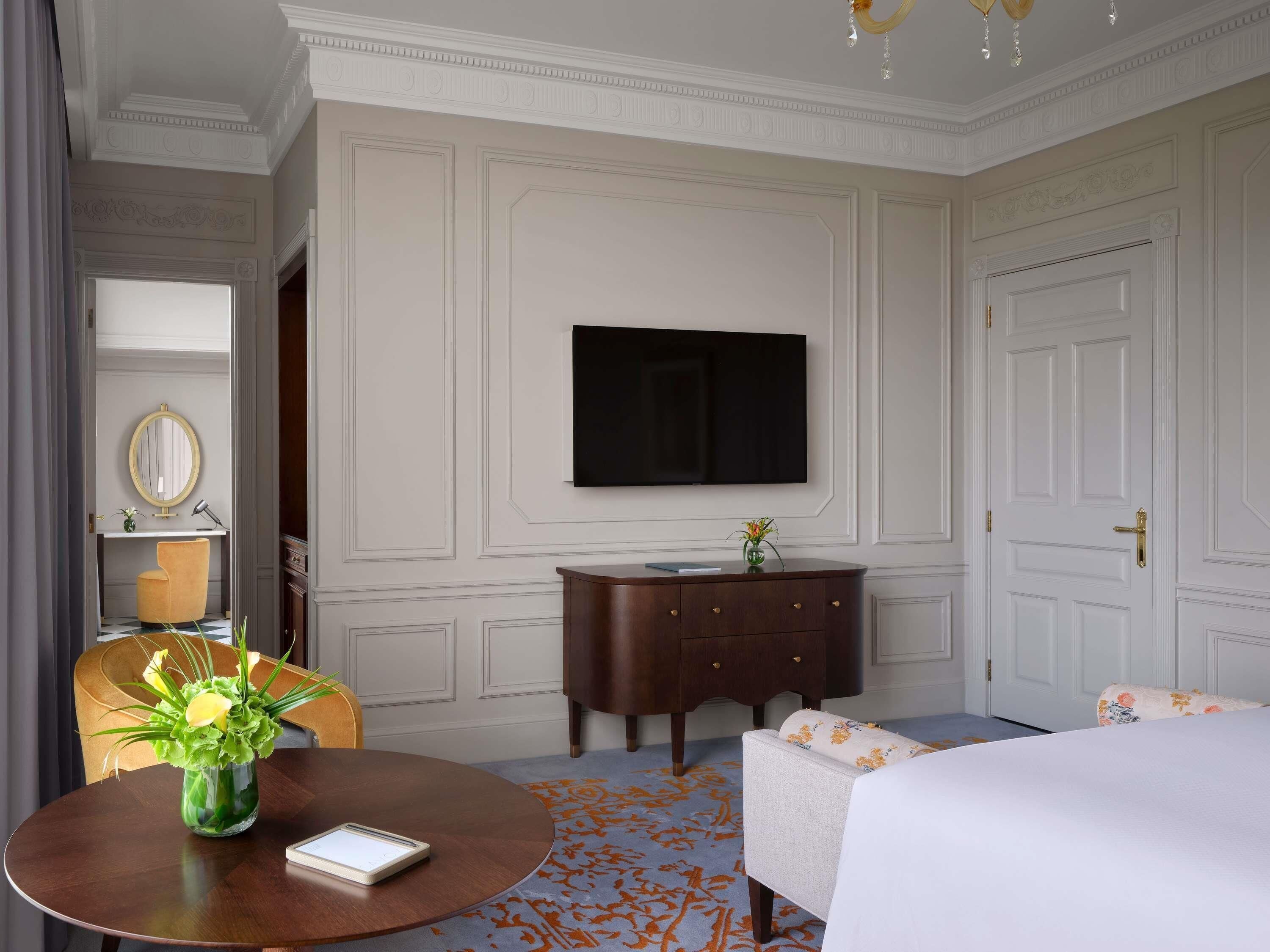 Premium bedding, down comforters, minibar, in-room safe