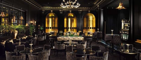 2 bars/lounges, cocktail bar, cocktail bar
