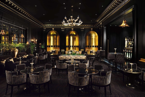 2 bars/lounges, cocktail bar, cocktail bar