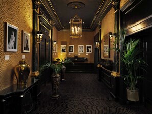 2 bars/lounges, cocktail bar, cocktail bar