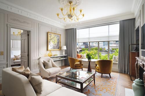 Premium bedding, down comforters, minibar, in-room safe