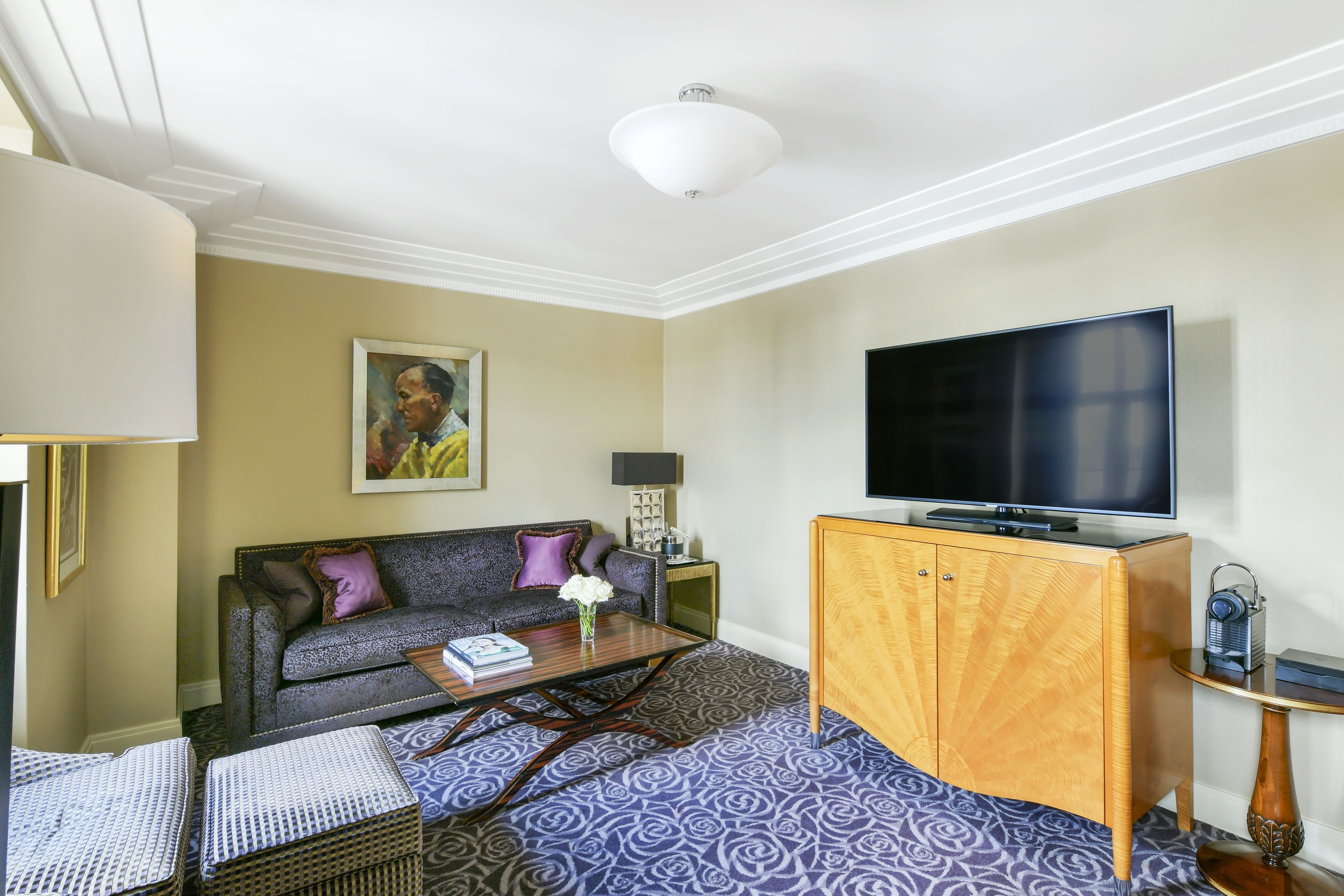 deluxe room, river view (junior) | living area | 55-inch flat-screen tv with satellite channels, tv, streaming services