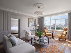 Suite, 1 habitación, vista al río | 1 habitación, ropa de cama de alta calidad, edredón y minibar 