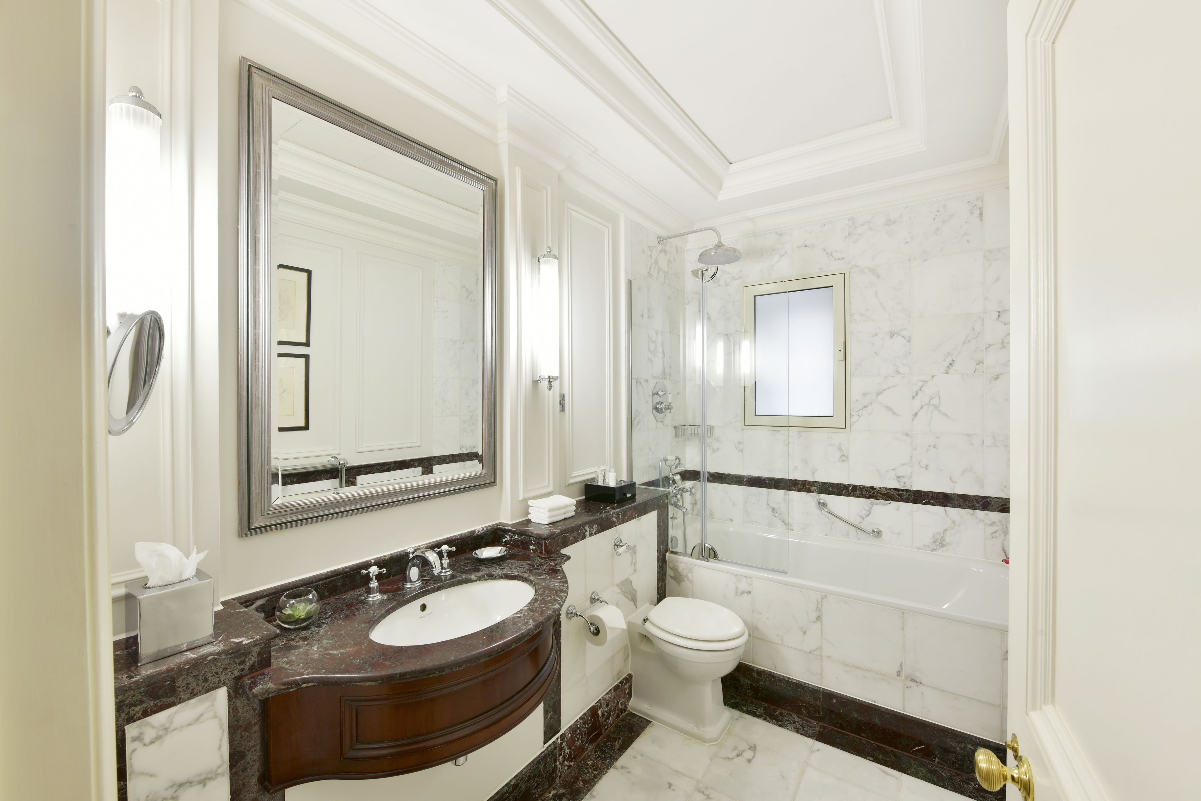 luxury double room, 2 double beds | bathroom | combined shower/bathtub, deep-soaking bathtub, designer toiletries