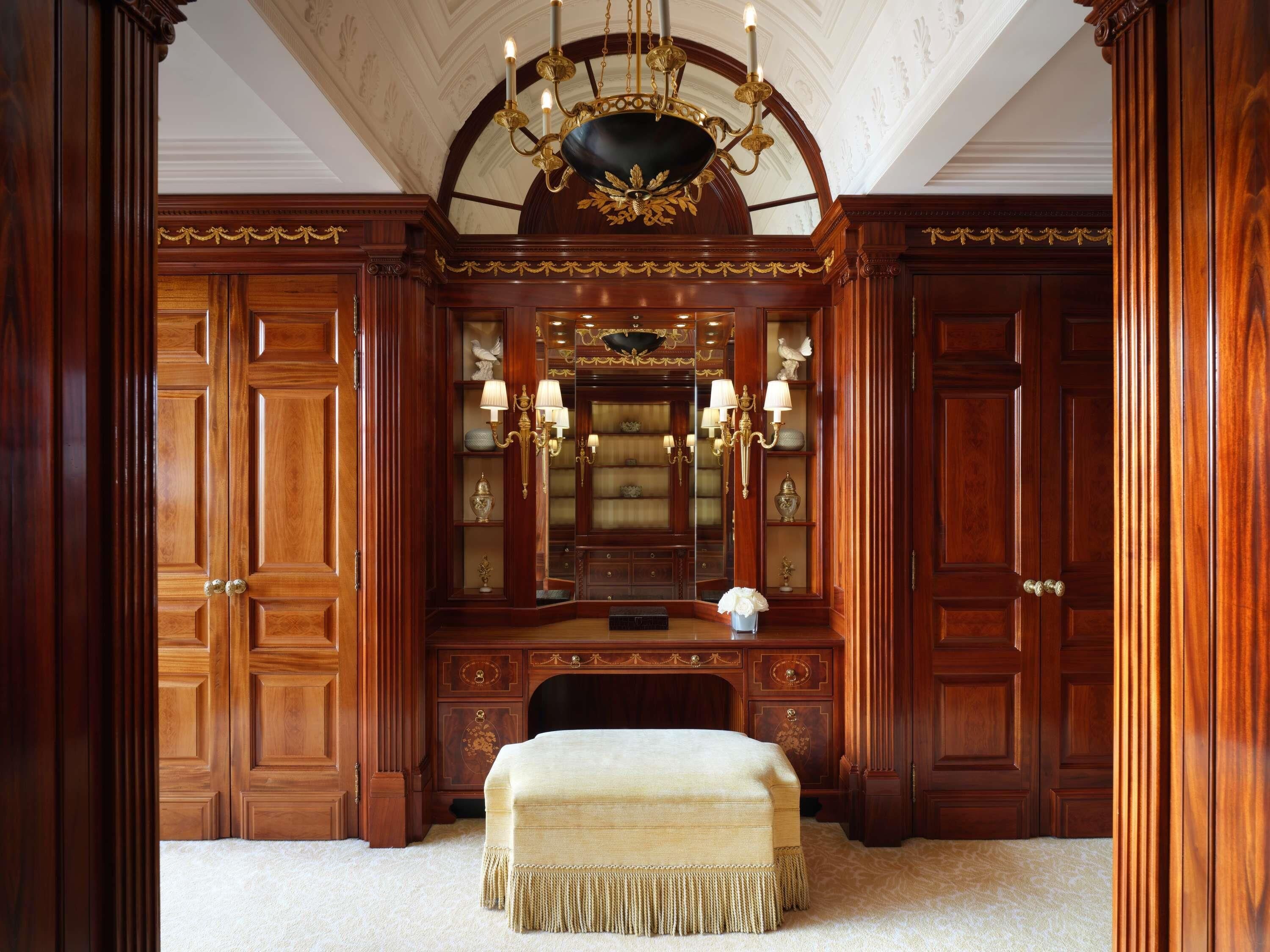 Premium bedding, down comforters, minibar, in-room safe