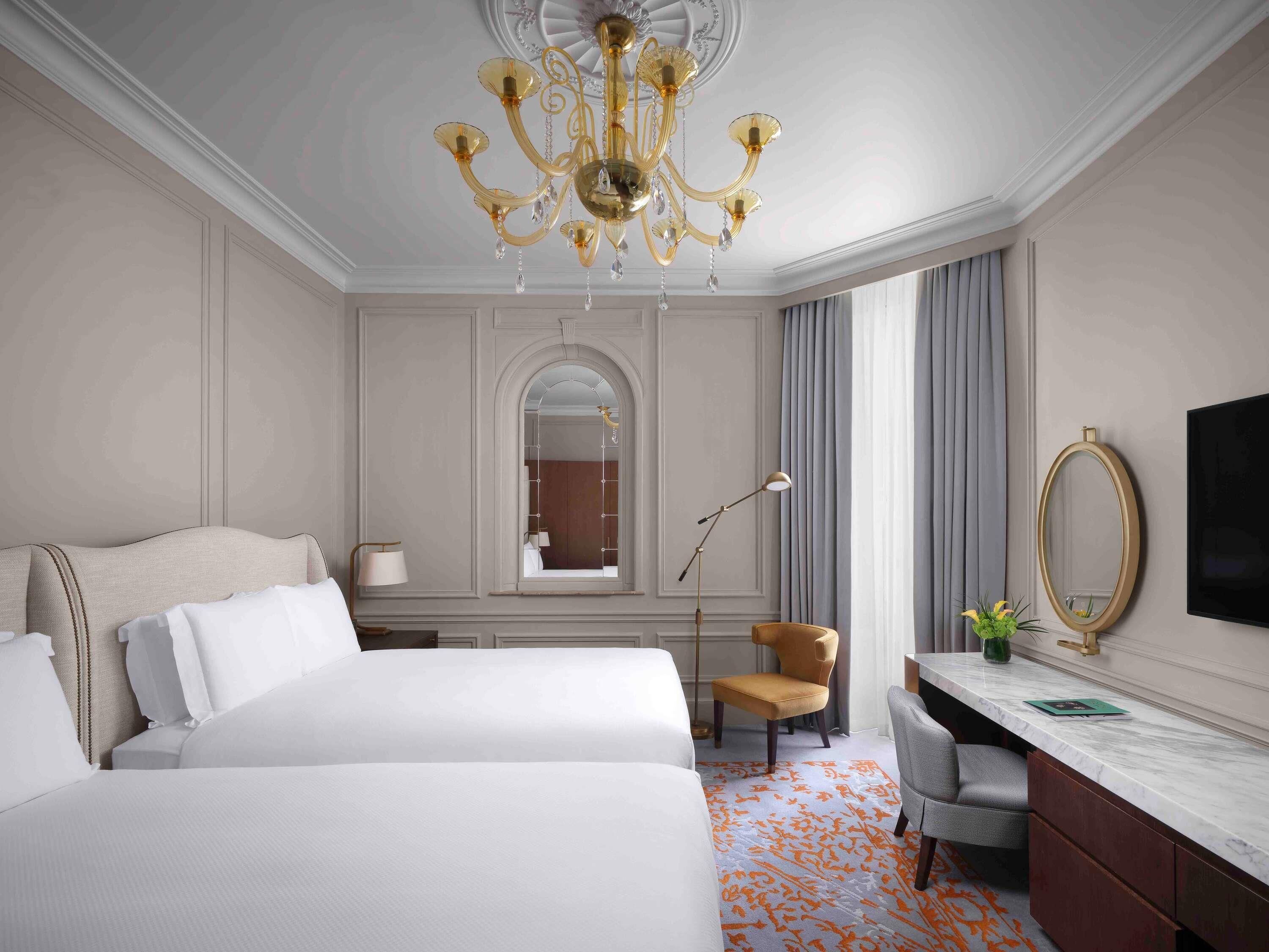 Ropa de cama de alta calidad, cubrecamas y minibar 