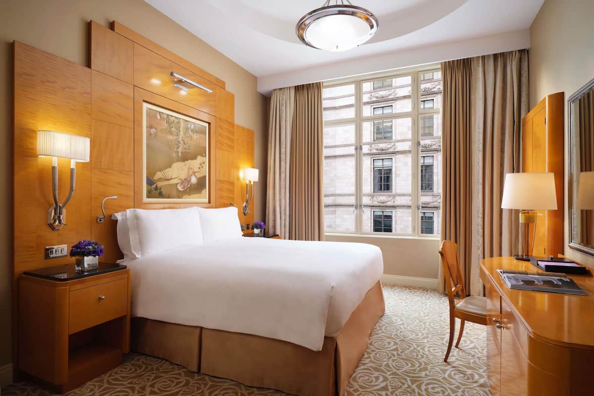 Habitación Deluxe, 1 cama King size (Heritage) | Ropa de cama de alta calidad, edredón y minibar