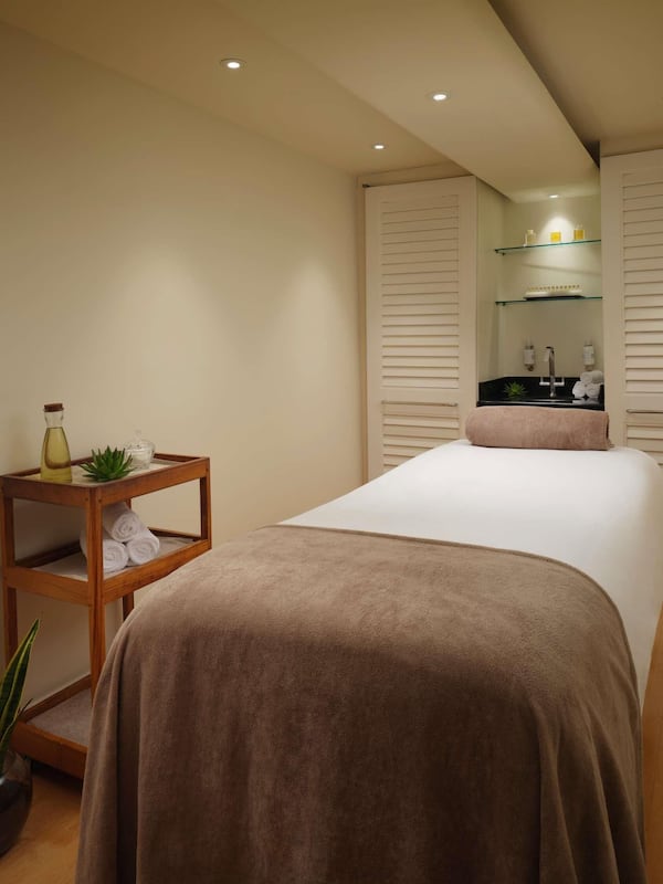 Couples treatment room(s), sauna, steam room, body treatments