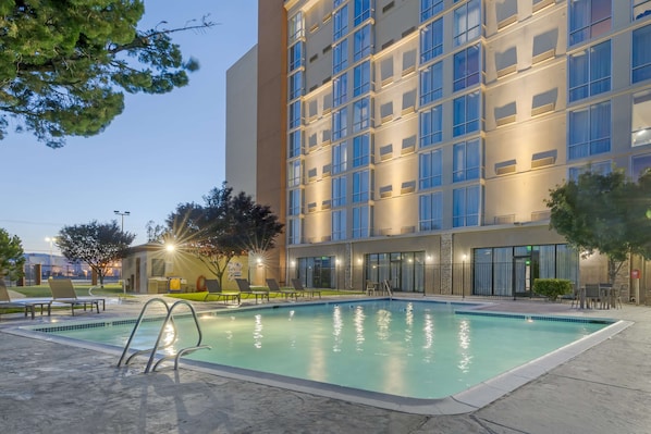 Seasonal outdoor pool, sun loungers